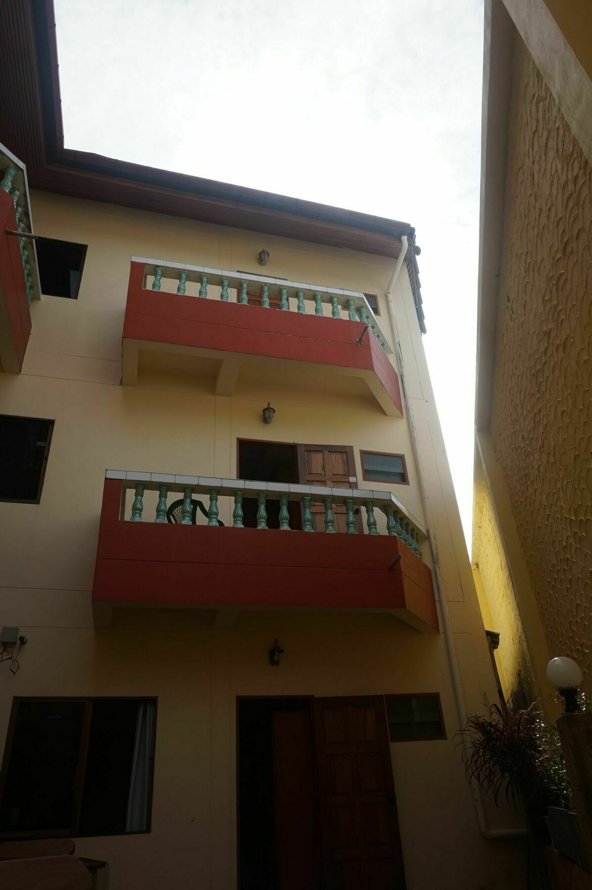 Ban Elephant Blanc Apartment Strand Kata Exterior foto